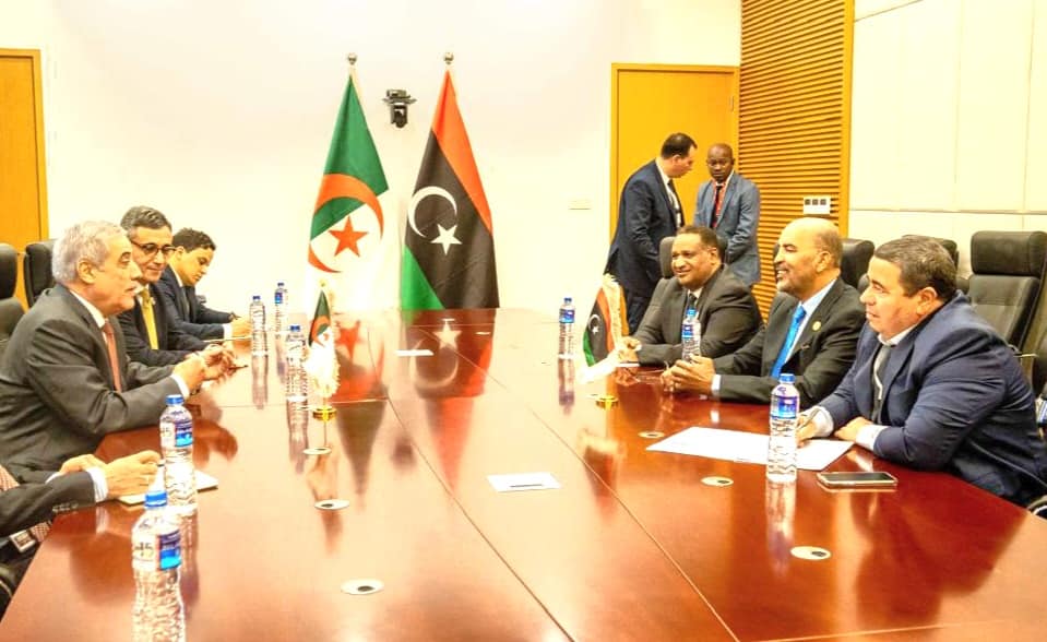 الكوني يبحث مع  الوزير الأول بالجزائر آفاق التعاون بين البلدين الشقيقين في عديد المجالات