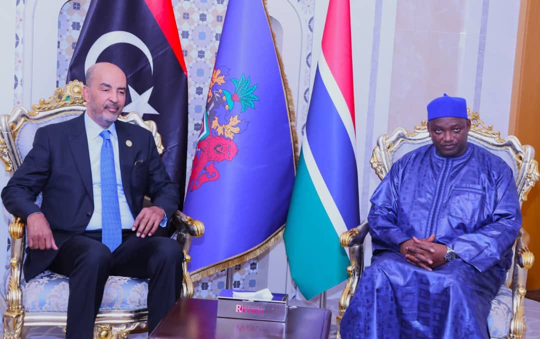 خلال لقائه الكوني : رئيس جمهورية غامبيا يشدد على أهمية عودة ليبيا لدورها الفاعل والمحوري بالقارة الافريقية.