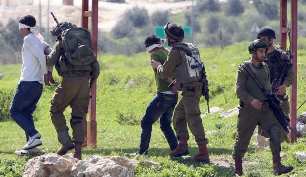 نادي الأسير  الفسطيني : الاحتلال اعتقل  خمسة عشر فلسطينيًا من الضفة الغربية خلال 24 ساعة