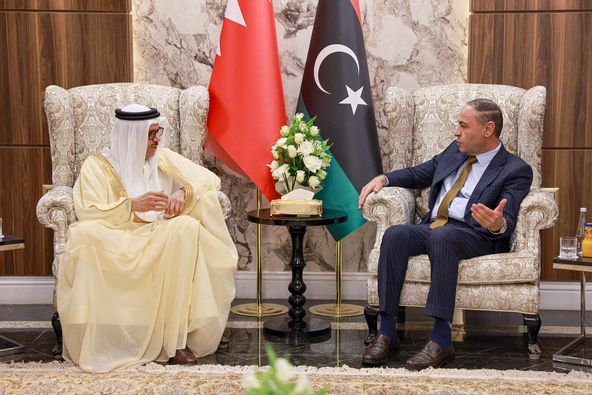 وزير الخارجية بمملكة البحرين يصل الى طرابلس في زيارة الى ليبيا .