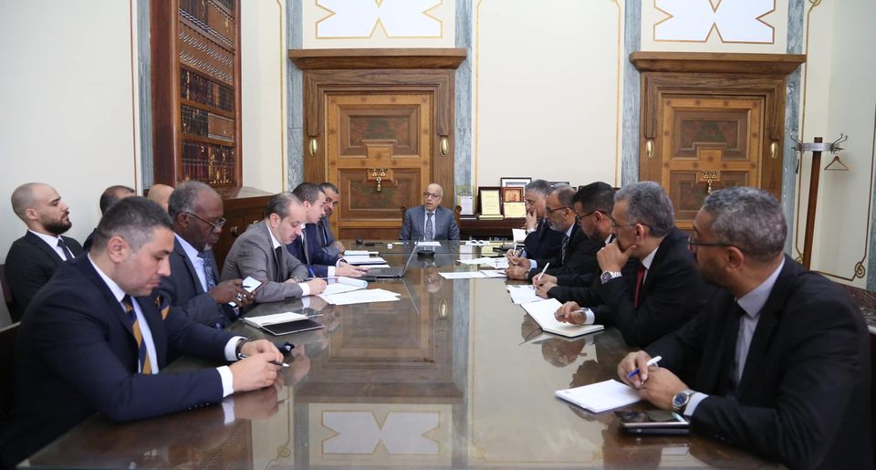 محافظ مصرف ليبيا المركزي يجتمع مع مدراء المصارف التجارية.