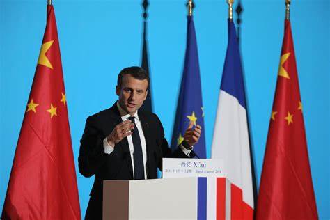 الرئيس  الفرنسي يؤكد أن بلاده ليست في حالة حرب مع روسيا.