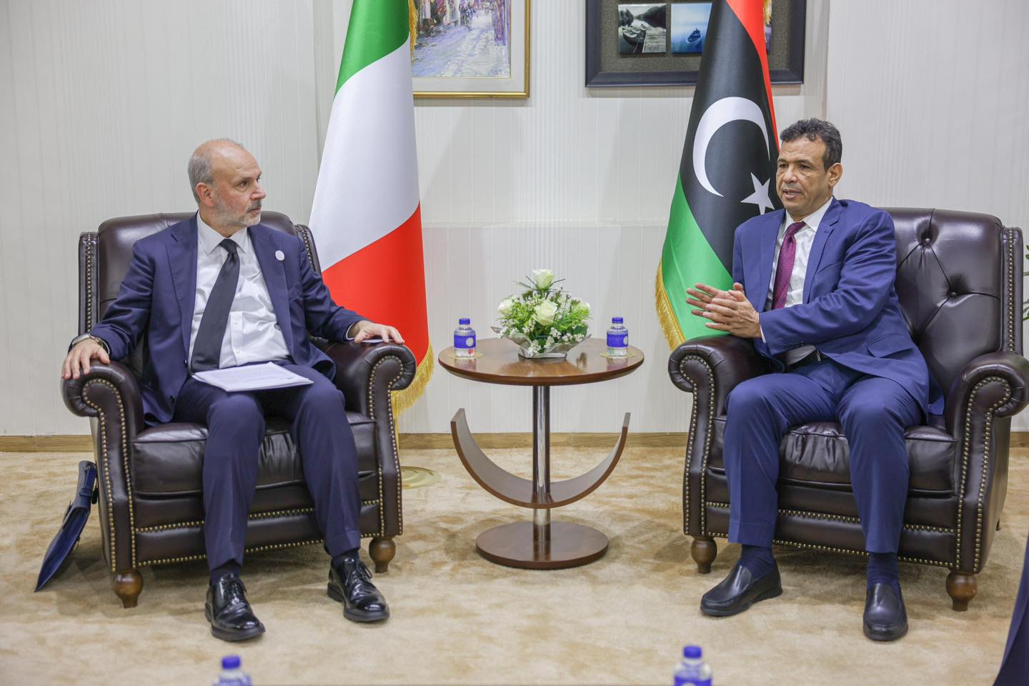 ابوجناح يناقش مع وزير الصحة الإيطالي تفعيل اتفاقيات التوأمة الموقعة سابقًا بين المراكز الطبية الليبية ونظيرتها الإيطالية.