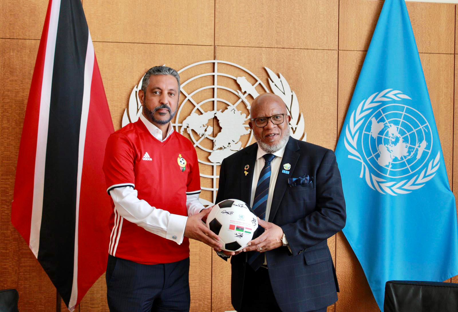 الأمم المتحدة تعتمد بالإجماع القرار المقدم من ليبيا بشأن تحديد يوم 25مايو يوما عالميا لكرة القدم.