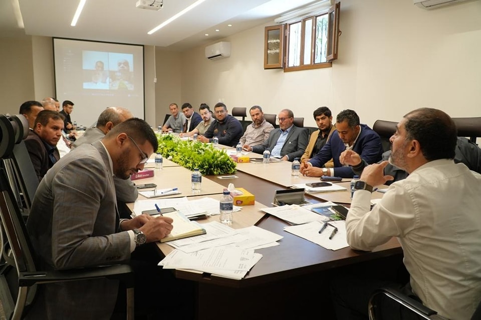 رئيس مجلس  ادارة جمعيّة بيوت الشباب الليبية يجتمع بمدراء ادارات ومكاتب الجمعية و بيوت الشباب المقبلة على التشغيل . 