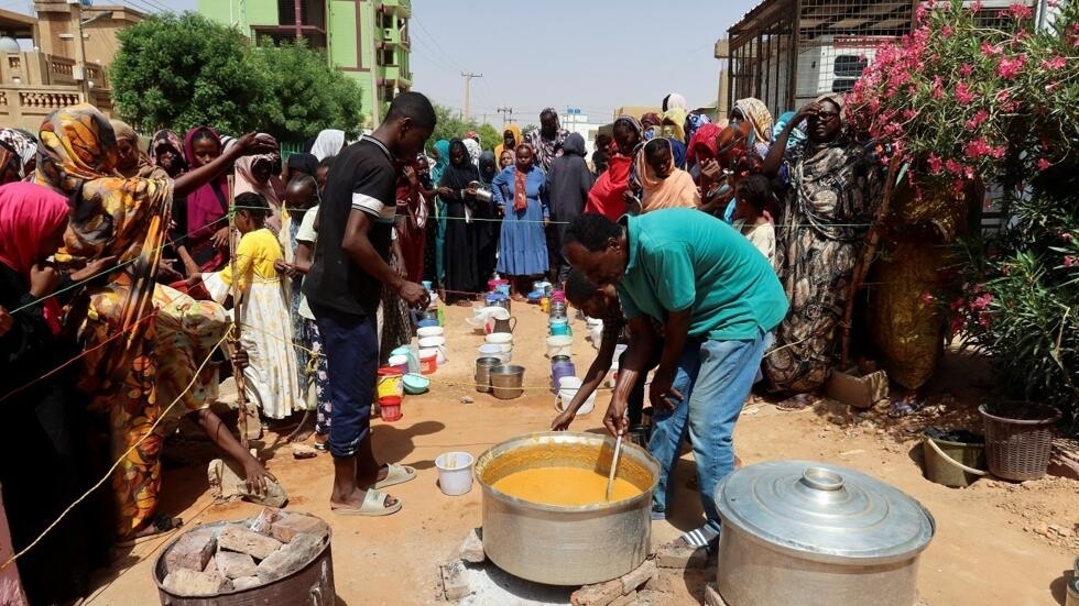 منظمة الصحة العالمية تدعو أطراف الصراع في السودان إلى ضمان توصيل الإغاثة.
