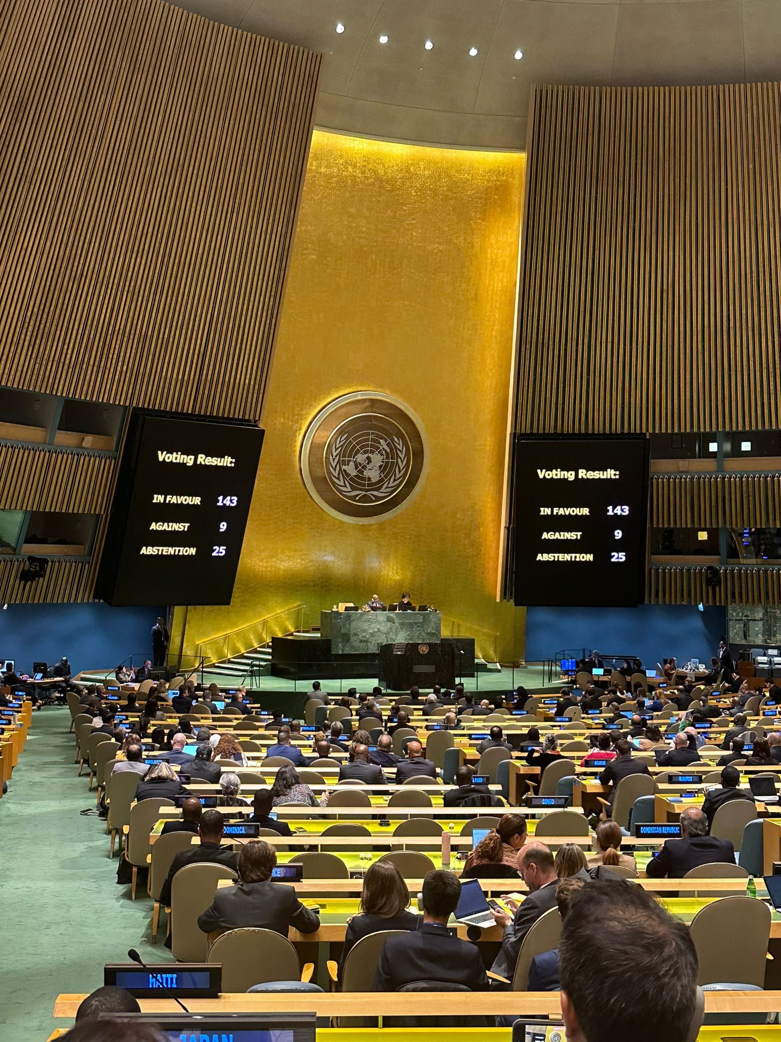  ليبيا تصوت لصالح قرار يدعم طلب عضوية فلسطين في الأمم المتحدة مع منحها امتيازات إضافية.