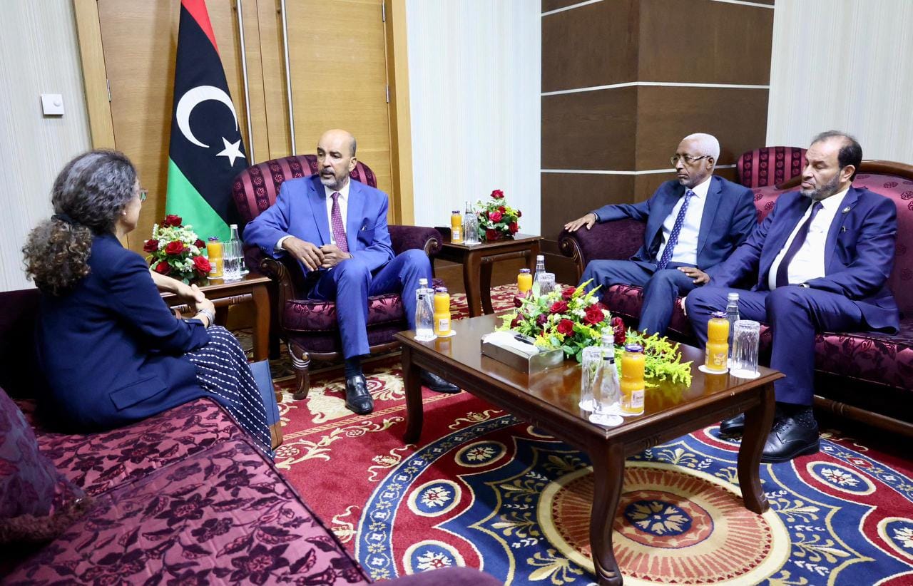 الكوني يلتقي نائبة مبعوث الأمم المتحدة للدعم في ليبيا .