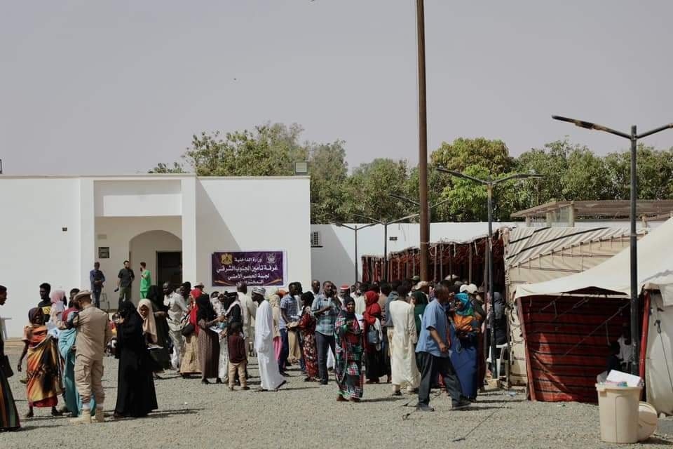 منظومة الحصر المعلوماتي بالكفرة تشرع في استقبال النازحين السودانيين.