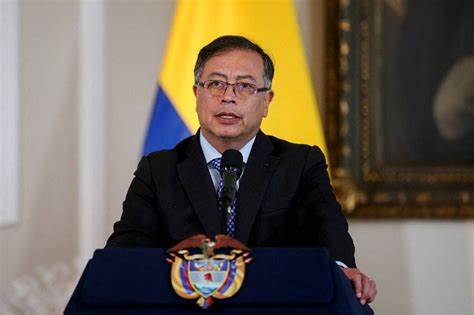 الرئيس الكولومبي يطالب المحكمة الجنائية الدولية بإصدار مذكرة اعتقال بحق مجرم الحرب رئيس وزراء الاحتلال الإسرائيلي   