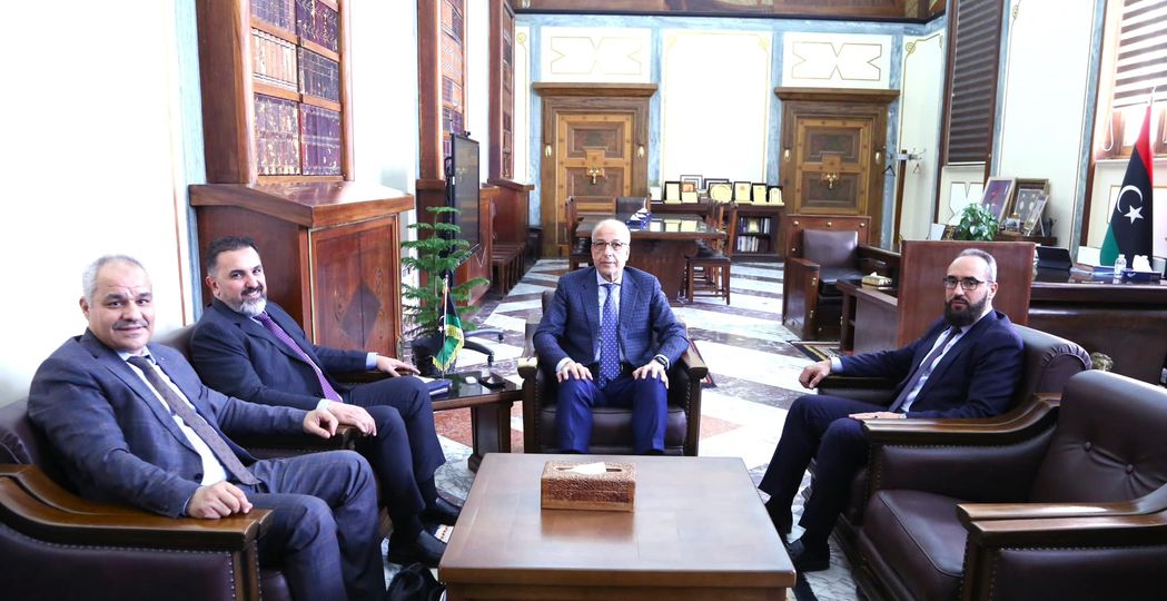محافظ مصرف ليبيا المركزي يلتقي رئيس لجنة الإدارة ومدير عام المصرف الليبي الخارجي .