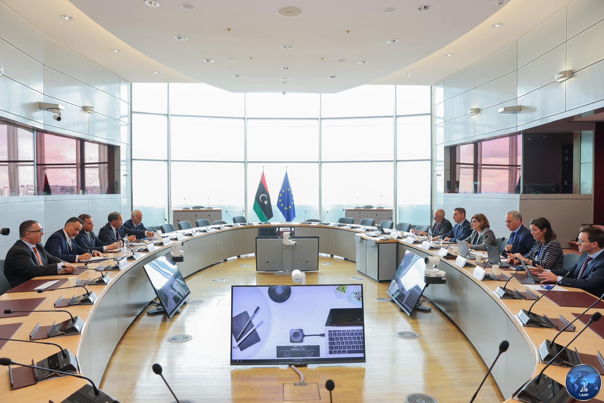  الدبيبة والمفوضية الأوروبية للمواصلات يتابعان عمل الفرق الفنية المشتركة لرفع حظر الطيران الليبي في الأجواء الأوروبية .