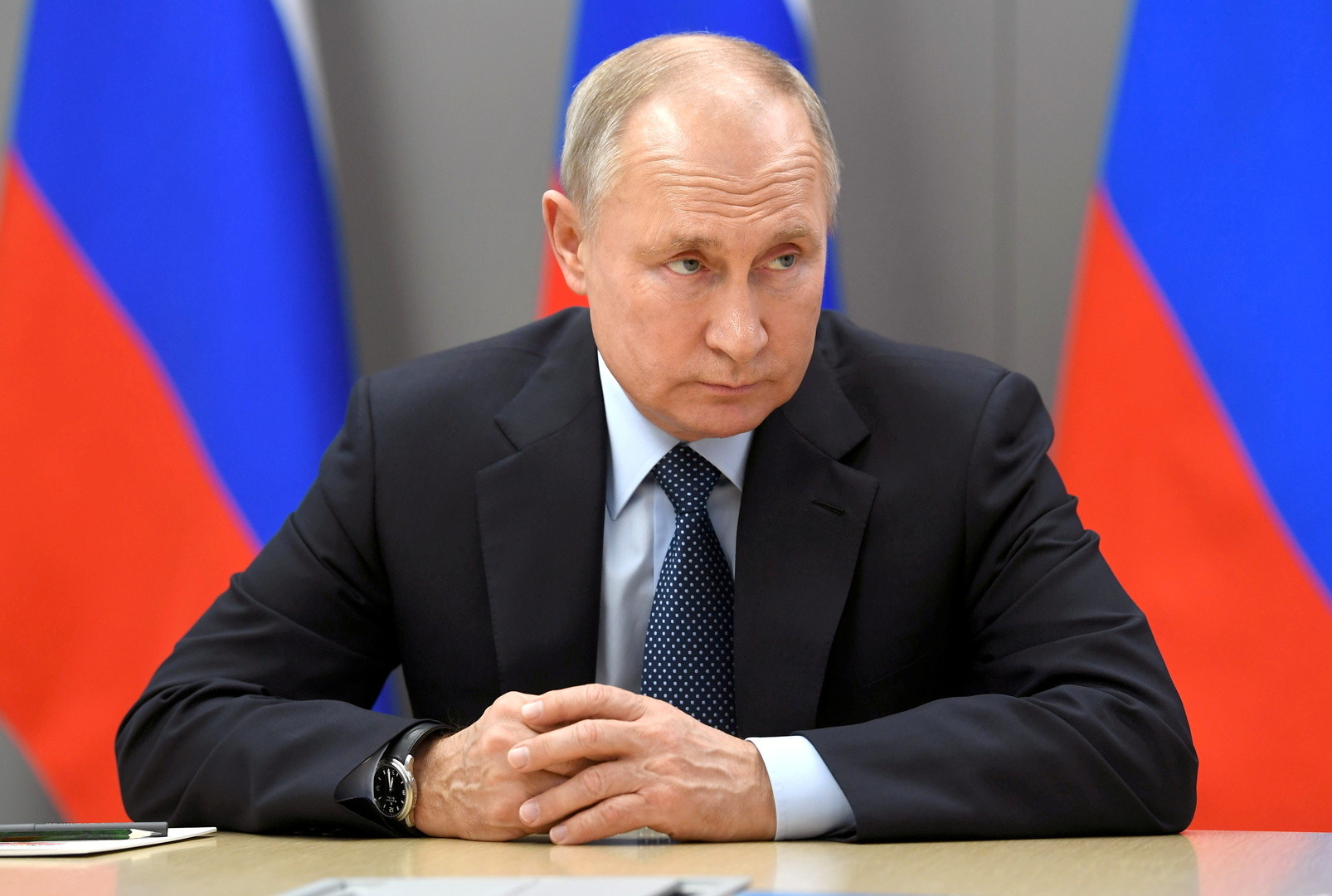 بوتين : روسيا مستعدة لمنح مستثمرين صينيين مزايا اقتصادية والوصول إلى القاعدة التكنولوجية الروسية الفريدة .