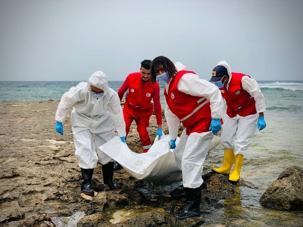  الهلال الأحمر الليبي فرع صبراتة يعلن انتشال جثه عثر عليها على شاطئ البحر بالمدينة.