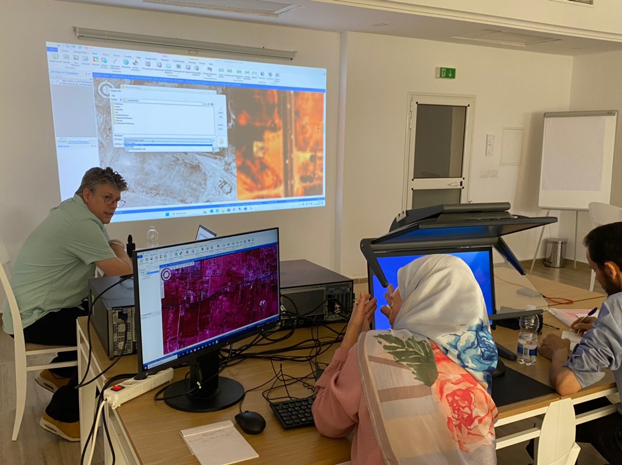  المركز الليبي للاستشعار عن بعد وعلوم الفضاء ينظم دورة تدريبية في مجال المساحة التصويوية .