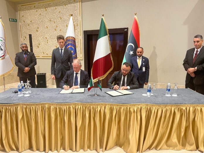 وكالة نوفا - تقرير : ليبيا وإيطاليا يوقعان إعلانًا مشتركًا لتعزيز مبادرات التعاون الاقتصادي والصناعي في قطاعات الطاقة والمواد الخام الحيوية والتكنولوجيا الخضراء .