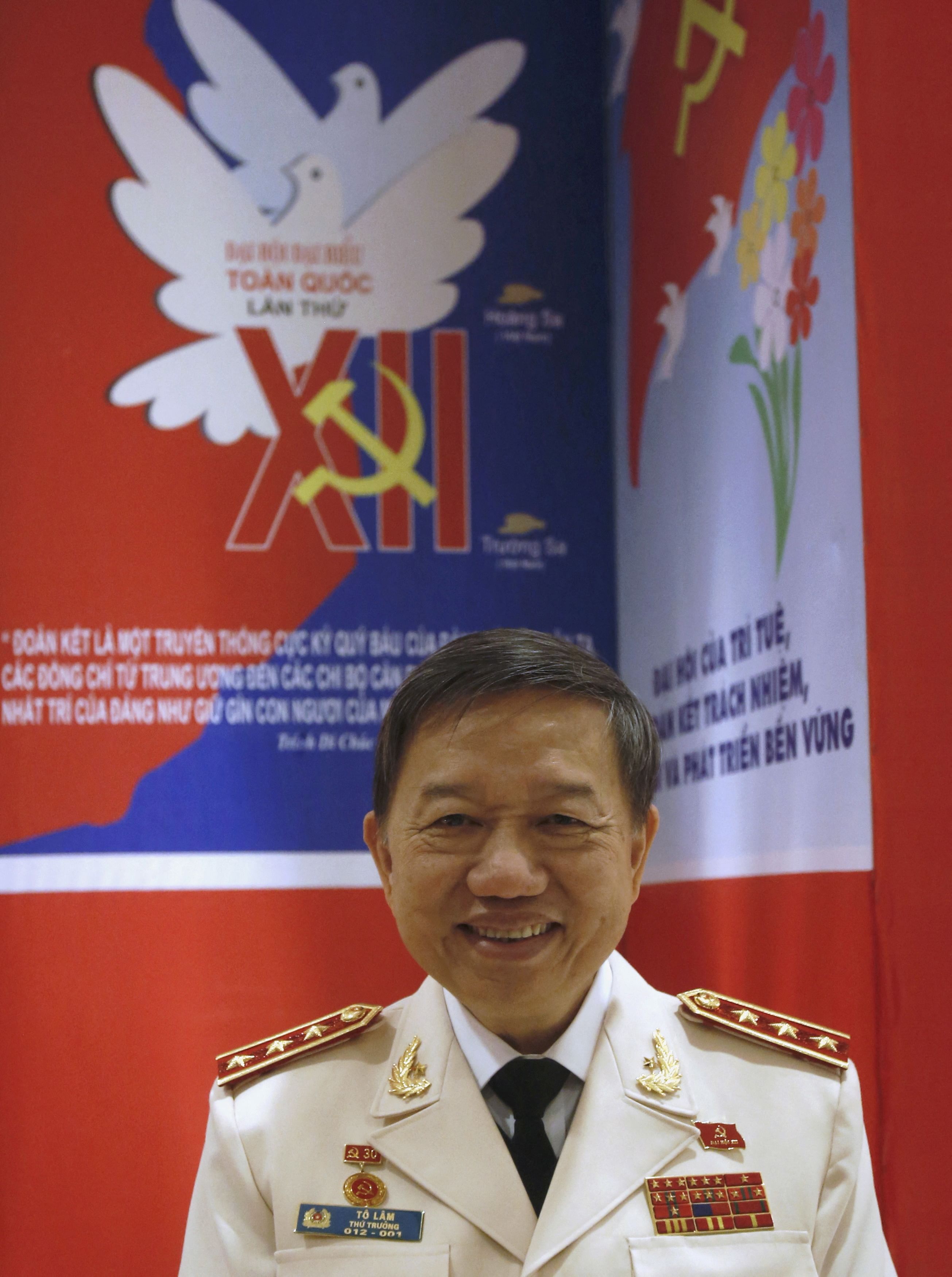 الجمعية الوطنية الفيتنامية تقر تعيين وزير الأمن العام رئيساً جديداً للبلاد .