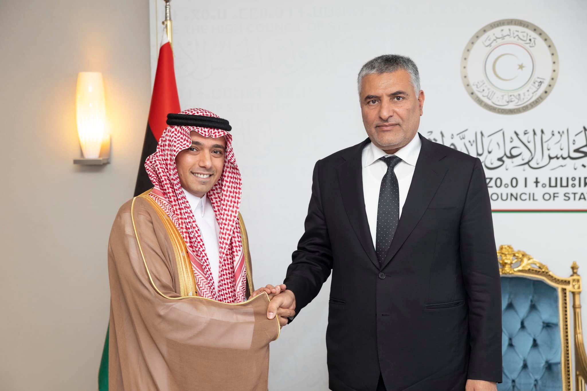 تكالة يبحث مع السفير السعودي الشراكة الاقتصادية بين البلدين.
