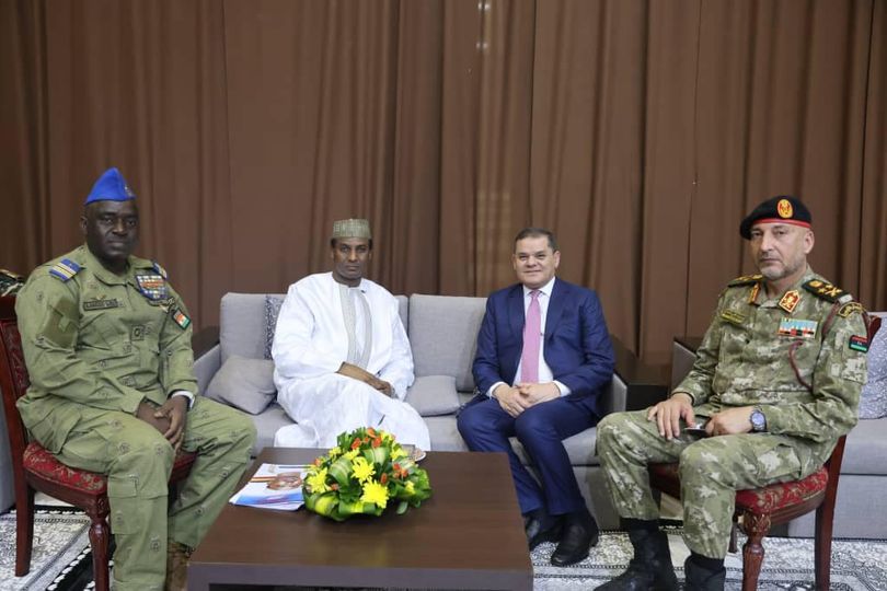  الدبيبة يجتمع مع  رئيس وزراء النيجر في انجامينا بحضور الحداد.