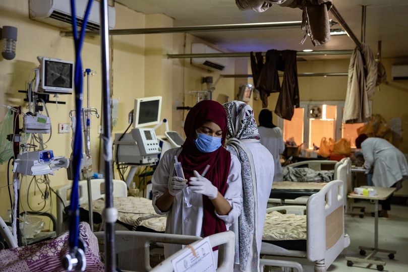منظمة الصحة العالمية تحذر من انهيار نظام الرعاية الصحية في السودان.