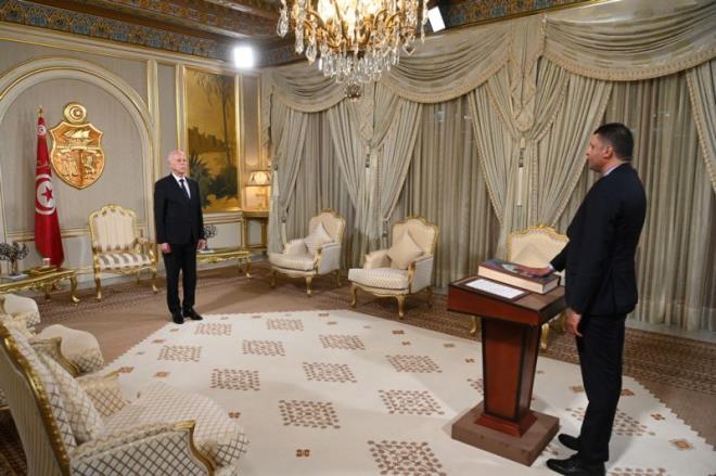 الرئيس التونسي قيس سعيد يجري تعديلا وزاريا.