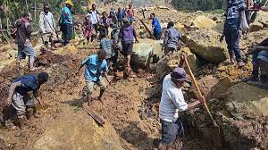 حكومة بابوا غينيا الجديدة تعلن دفن أكثر من 2000 شخص جراء انهيار أرضي.