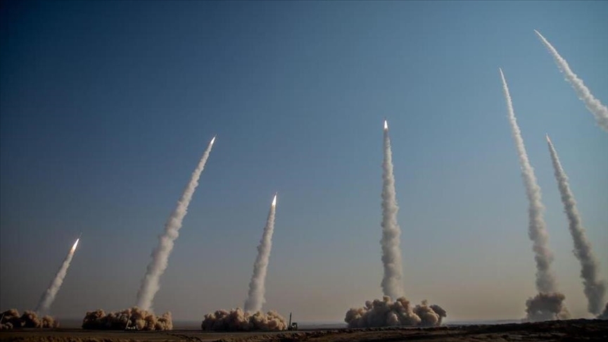 كوريا الشمالية تطلق ‭10‬ صواريخ باليستية قصيرة المدى.