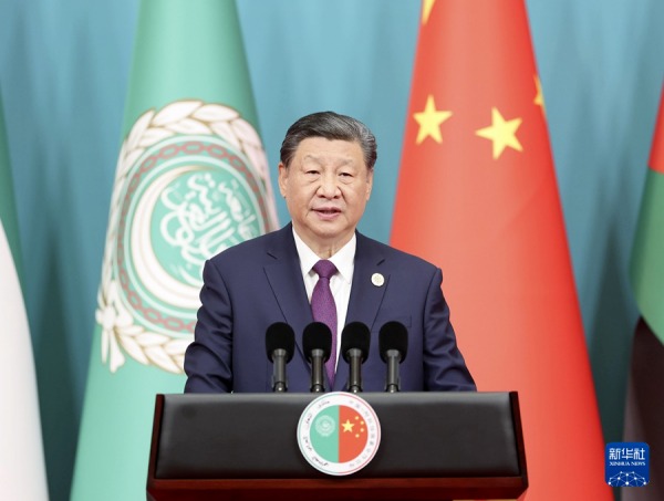 الرئيس الصيني : العلاقات الصينية العربية نموذج يحتذى به لصيانة السلام والاستقرار في العالم.
