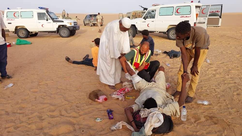 إصابة 20 نازحا سودانيا في حادث سير بالقرب من الحدود الليبية السودانية.