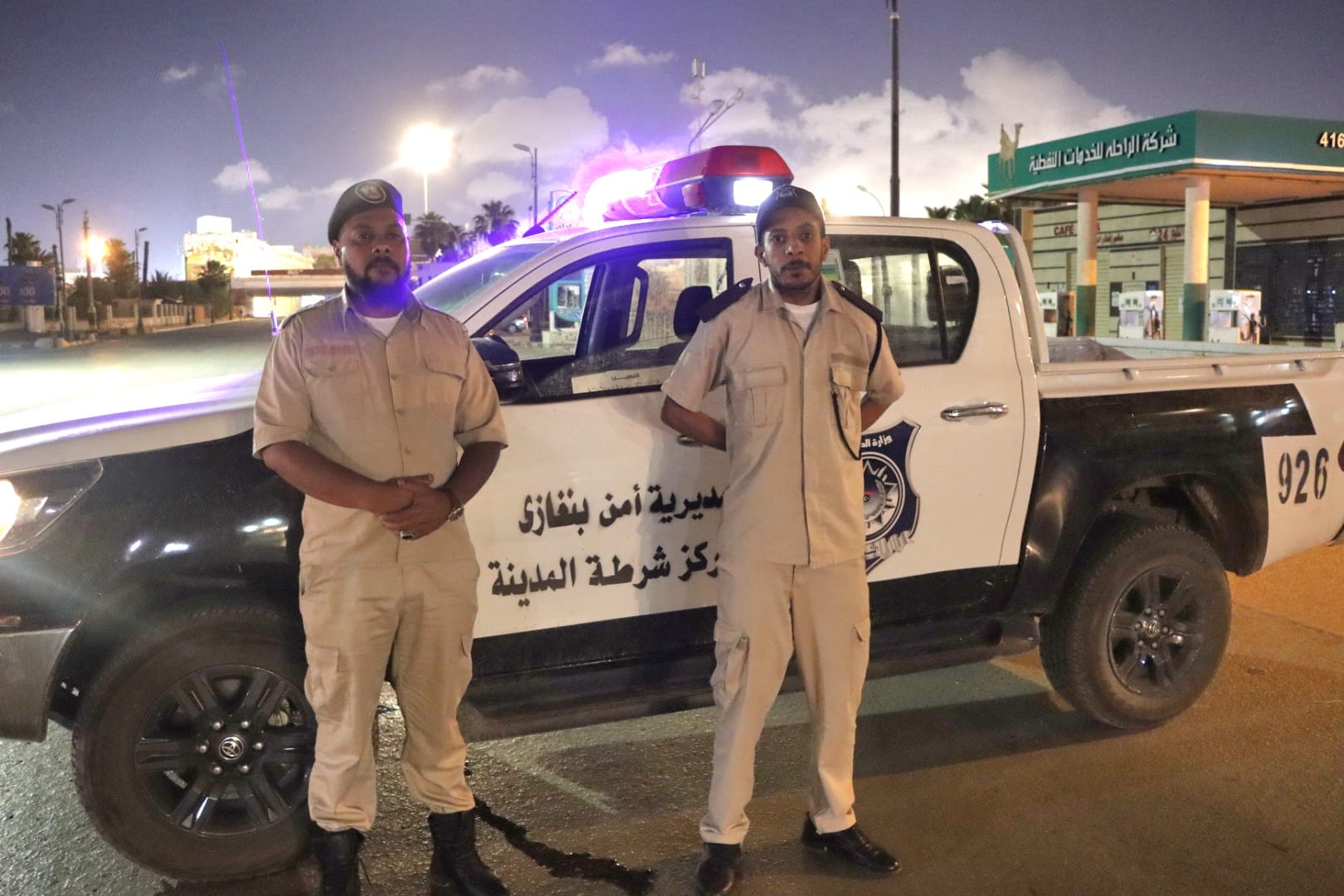 استيقافات امنية مُفاجئة ودوريات متحركة بمدينة بنغازي لضبط الشارع العام واستتباب الامن بالمدينة.