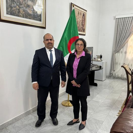 القائمة بأعمال رئيس بعثة الأمم المتحدة للدعم في ليبيا تلتقي مع سفير الجزائر لدى ليبيا .