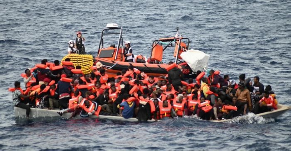 مصرع 40 شخصًا في حريق نشب بقارب للمهاجرين غير الشرعيين قبالة سواحل هايتي.