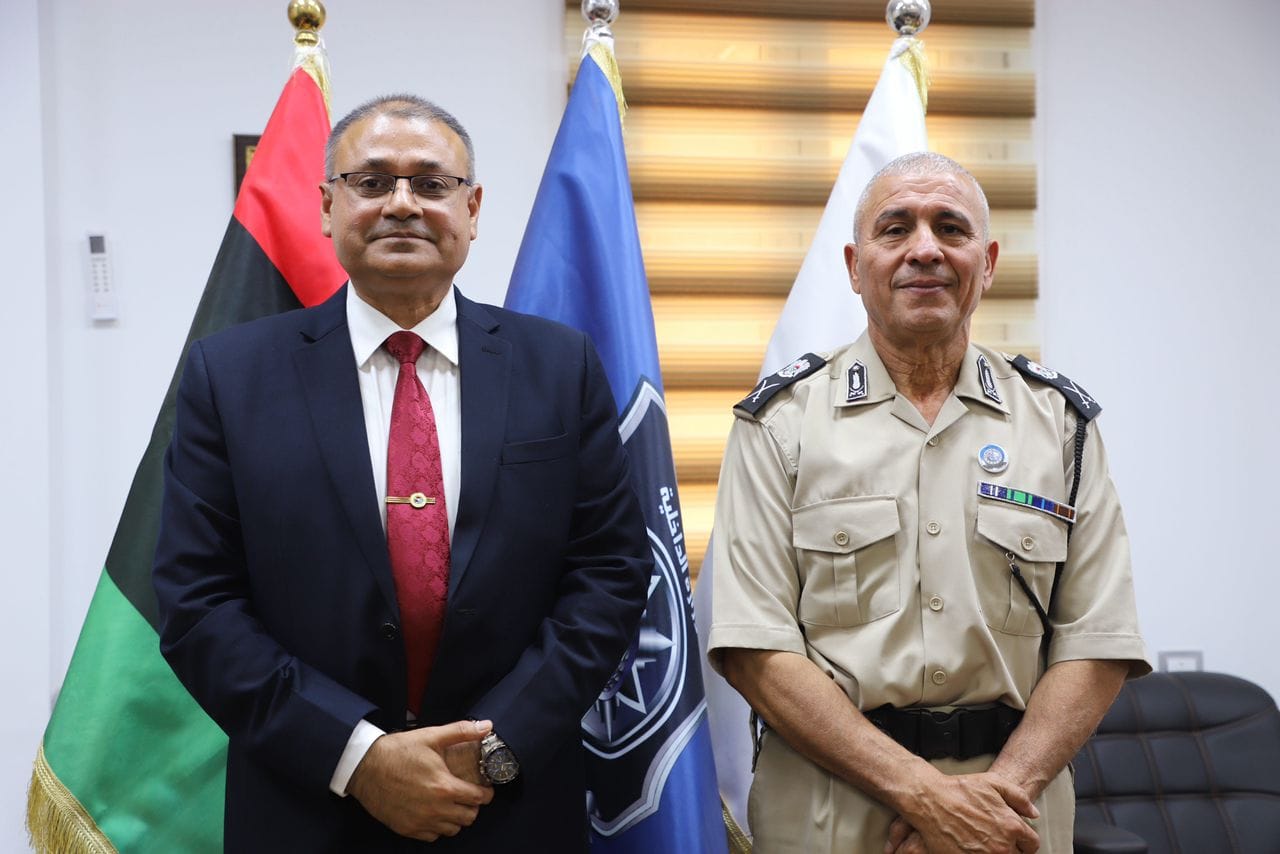 رئيس مصلحة الجوازات والجنسية يناقش مع سفير بنغلاديش أوضاع الجالية البنغلاديشة المتواجدة على الأراضي الليبية.