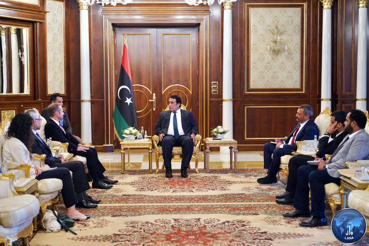 المنفي يلتقي المبعوث الخاص للرئيس الفرنسي إلى ليبيا .