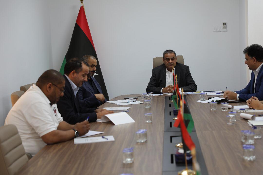  الشهوبي يتابع  مع الشركة الليبية الافريقية للطيران القابضة و شركة الخطوط الجوية الليبية مناقشة مراحل تنفيذ خطة لانقاد شركة الخطوط .