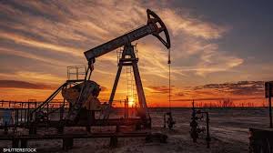 استقرار أسعار النفط وسط توقعات بوفرة الإمدادات وضعف الطلب.