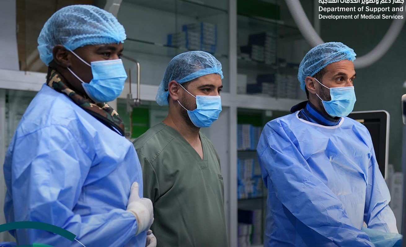 فريق طبي مصري الزائر يبدأ ورشة عمل حول عمليات القسطرة القلبية للأطفال وحديثي الولادة بمستشفى الخضراء .