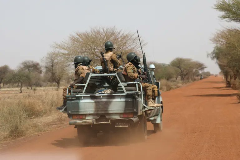 مقتل 15 جنديا وإصابة 16آخرين في اشتباكات مع مسلحين جنوب غربي النيجر.