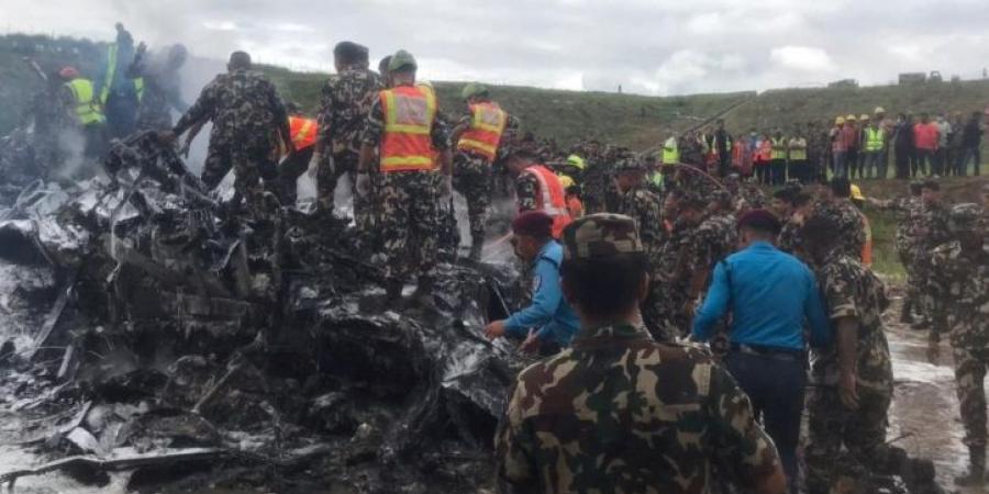 مصرع 18 شخصًا في تحطم طائرة مدنية بالنيبال.