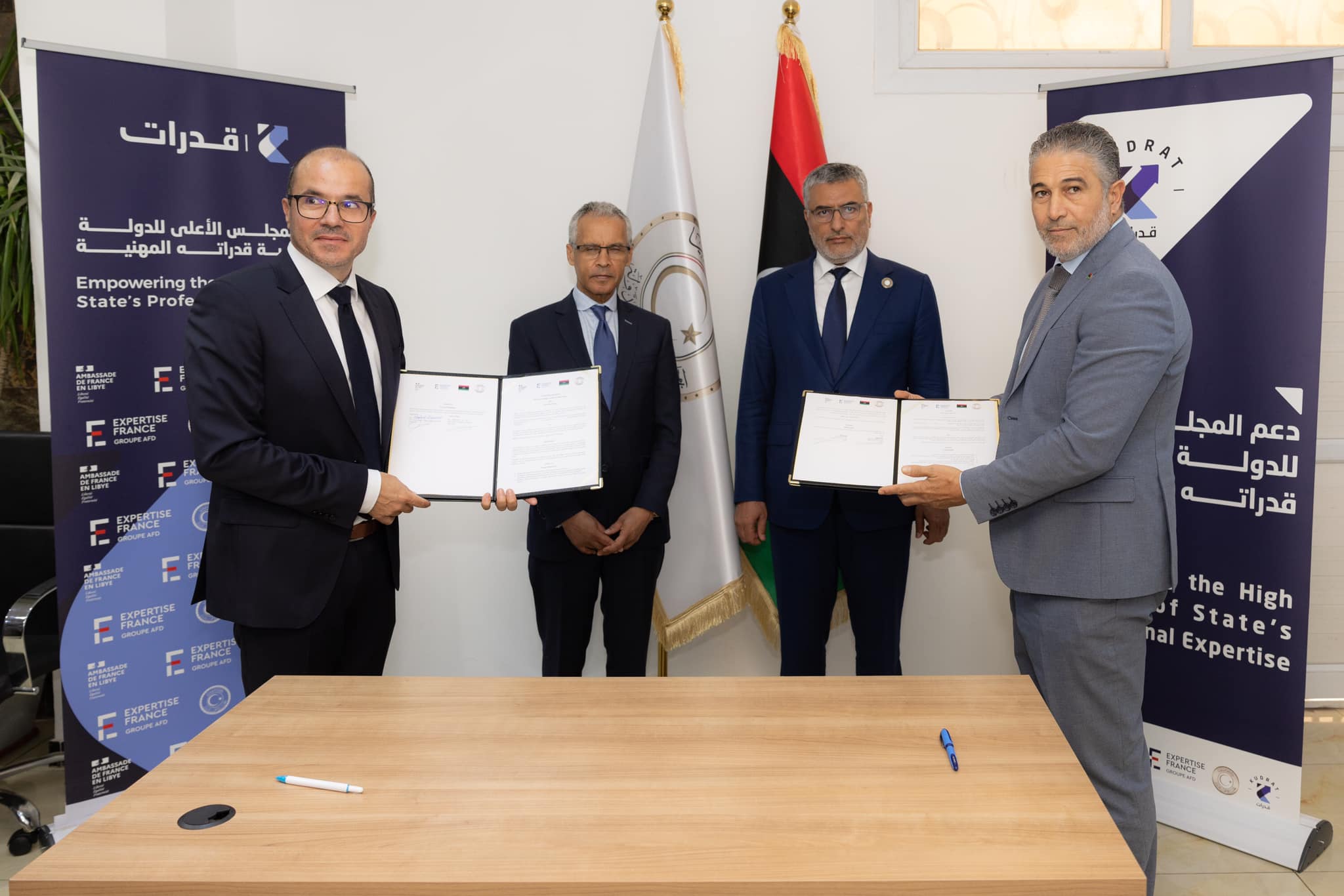 المجلس الأعلى للدولة يوقع مع مؤسسة خبراء فرنسا اتفاقية تدريب بحضور السفير الفرنسي لدى ليبيا . 