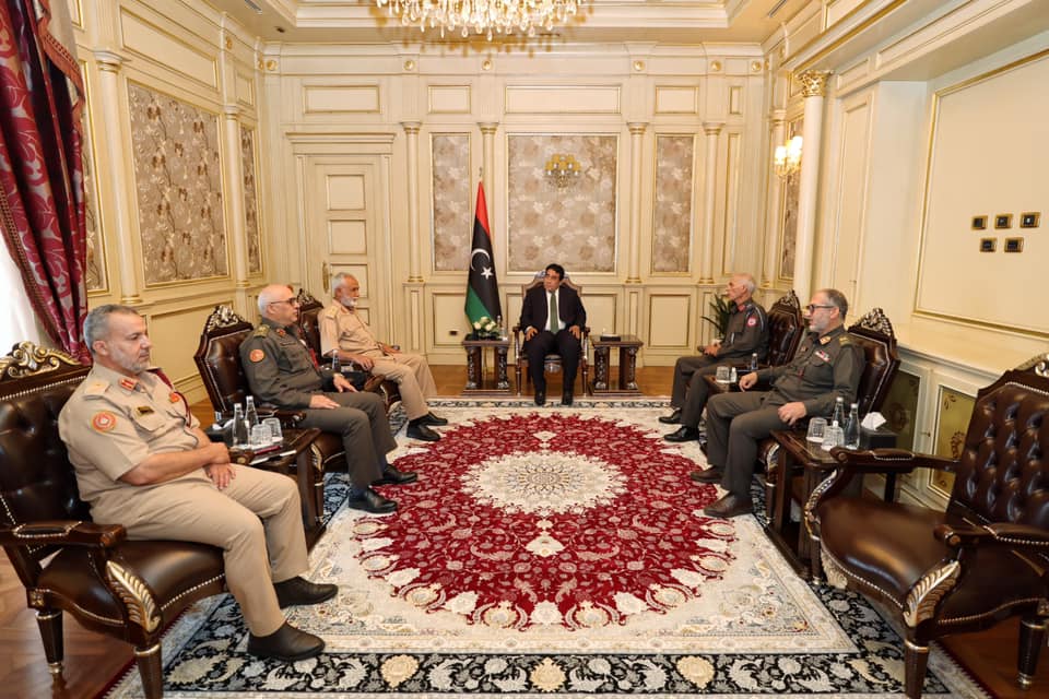 Al-Manfi meets members of the Military Committee for the Western Region.