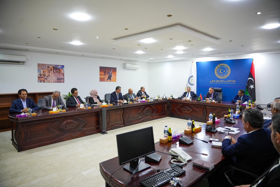 الباعور يناقش مع مديري الإدارات السياسية بالوزارة التطورات السياسية الراهنة في ليبيا.