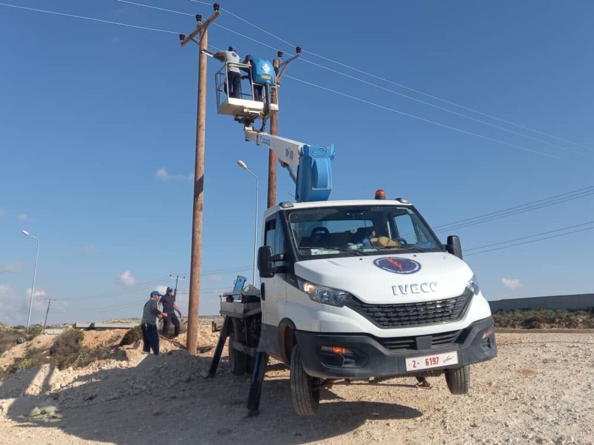 شركة الكهرباء تعلن بدء تنفيذ الأعمال المدنية لمشروع خط نقل الطاقة بين جنوب طرابلس وقصر بن غشير.