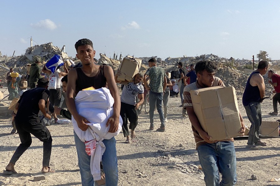 24 شهيدًا في استهداف قوات الاحتلال الإسرائيلي لتجمعات منتظري المساعدات وسط قطاع غزة