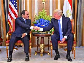 السيسي يكرّم ترامب على خلفية جهوده لوقف التصعيد في غزة. 