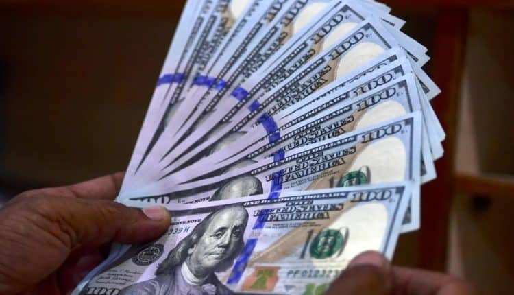 الدولار يهبط مع تزايد توقعات خفض الفائدة الأمريكية هذا الشهر