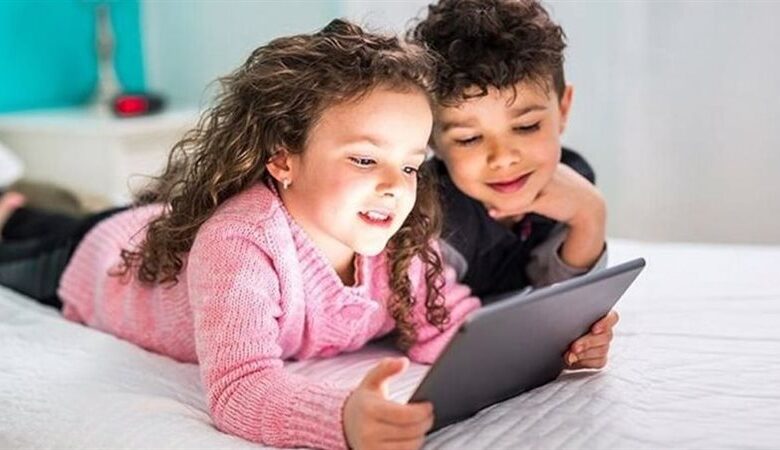 دراسة طبية حديثة تحذّر من مخاطر الإفراط في استخدام الشاشات على صحة العين