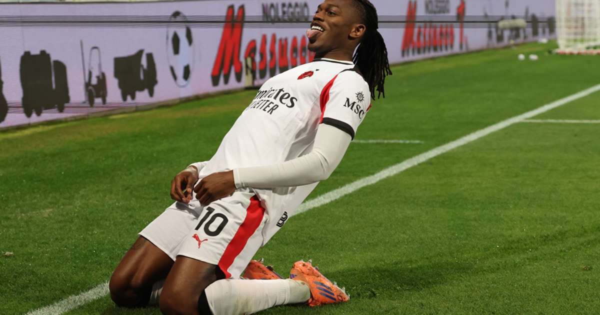 ميلان يتجاوز كالياري بصعوبة ويعتلي الصدارة مؤقتًا