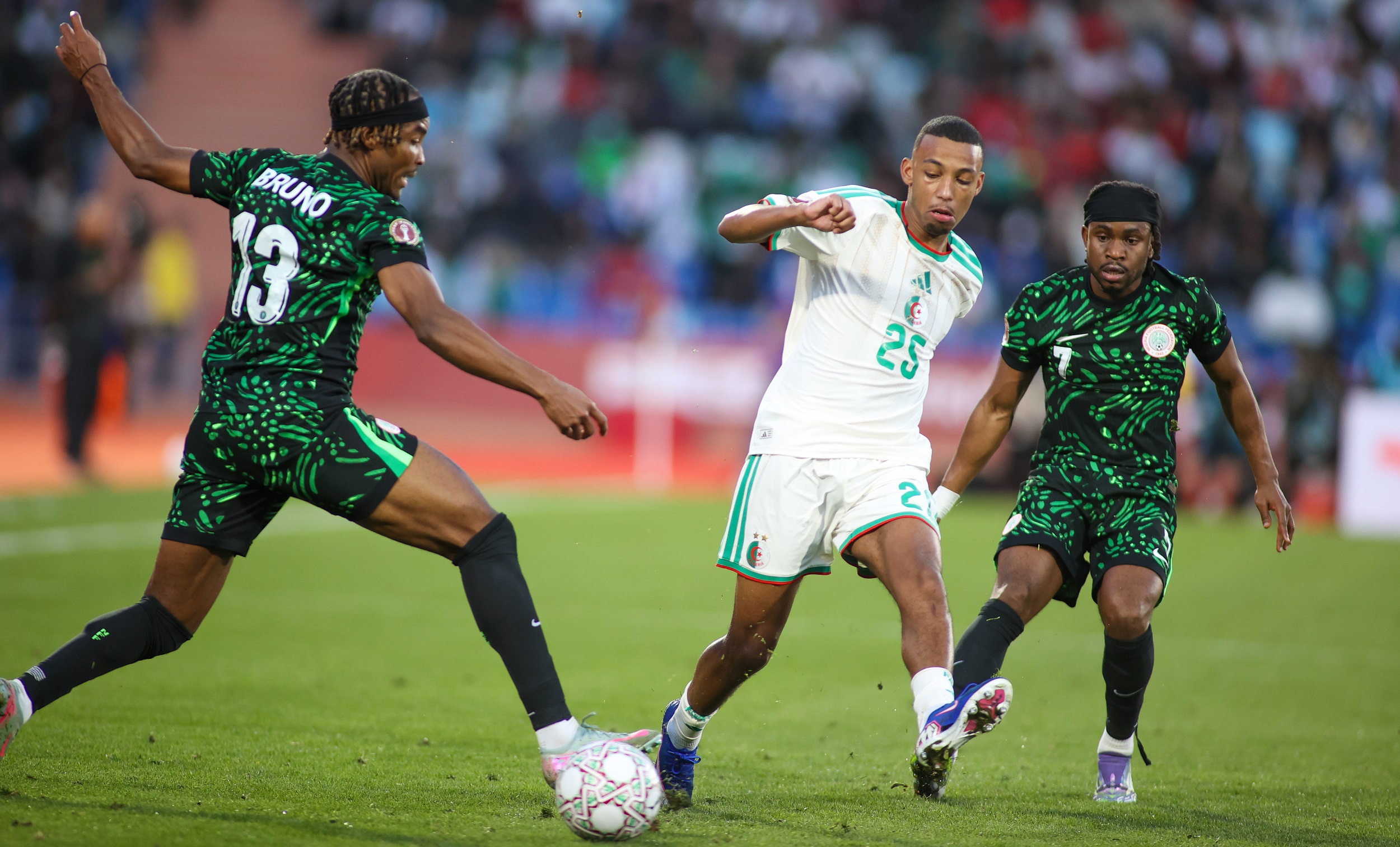 كأس أمم إفريقيا: نيجيريا تتجاوز الجزائر وتضرب موعدًا مع المغرب في نصف النهائي