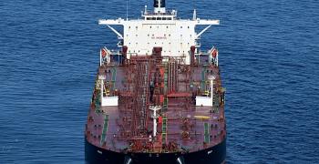 البحرية الفرنسية تعترض ناقلة نفط في البحر الأبيض المتوسط قادمة من روسيا .